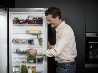 Полки Full Width и Flexi shelf в холодильниках AEG