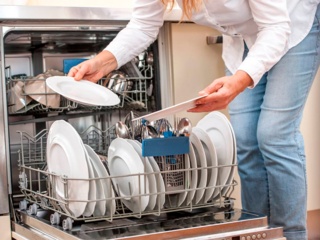 посудомоечная машина сушит посуду
