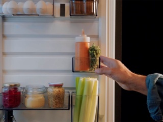 Как хранить продукты в двухкамерных холодильниках AEG
