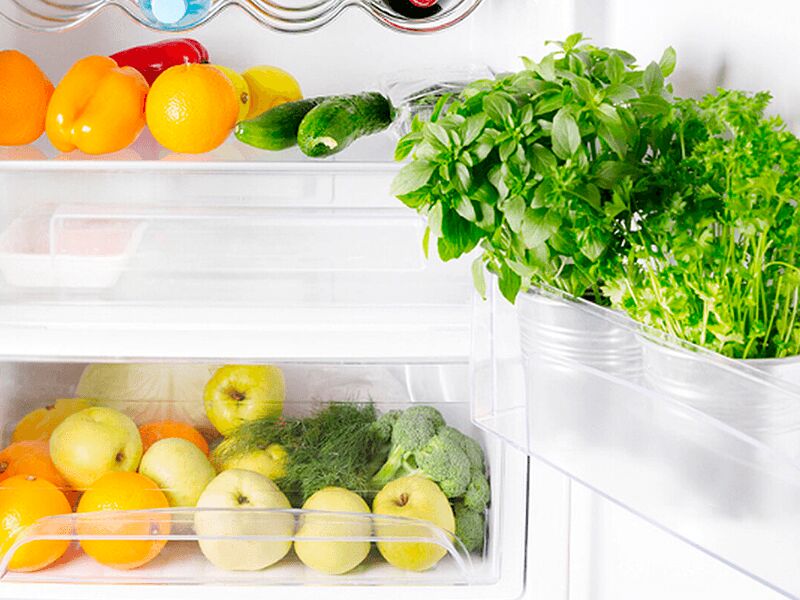 Как хранить зелень в холодильнике?