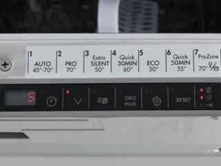 Индикация оставшегося времени в посудомоечной машине AEG