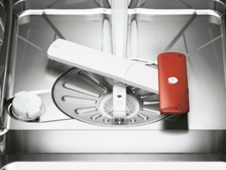 Система ProWater с дополнительным разбрызгивателем в посудомоечных машинах AEG